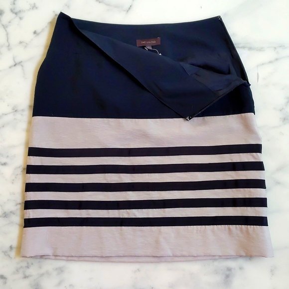 NWT. The Limited RayonNylon Pencil Skirt w/sew on ribbon stripes, lining, pocket - Picture 3 of 5